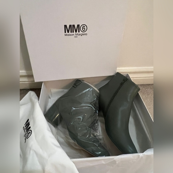 BOOTS - Picture 1 of 2